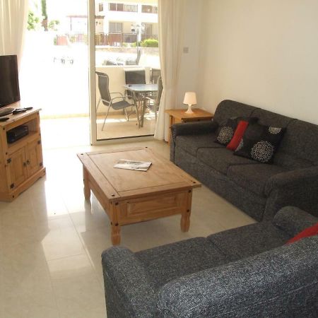 2 Bedroom Poolside Apartment E9 Peyia Exterior photo